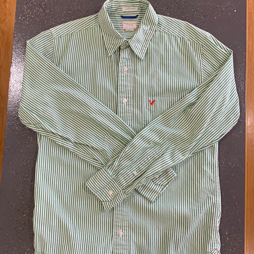 Mens size small American Eagle sport shirt